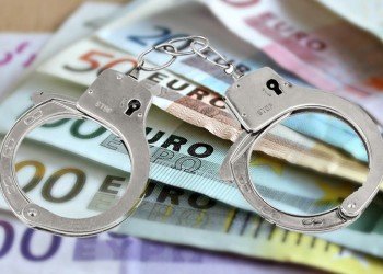 Δίωξη σε βάρος οικονομικών επιθεωρητών για το σκάνδαλο των παράνομων επιστροφών ΦΠΑ
