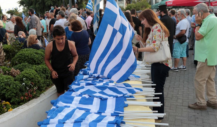 Πολιτιστικοί σύλλογοι Πιερίας, ανάμεσα τους και ποντιακοί, σε συγκέντρωση διαμαρτυρίας για τη συμφωνία των Πρεσπών