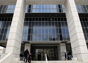 Στάσεις εργασίας αύριο σε Αθήνα και Πειραιά λόγω της δικαστικής απόφασης για τη Χρυσή Αυγή