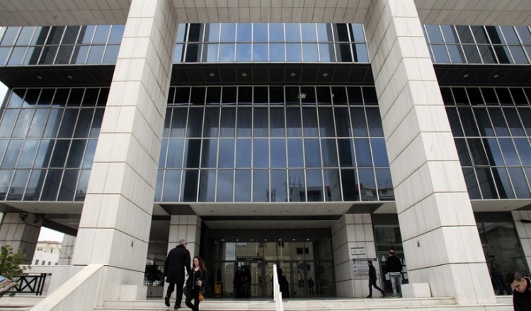 Στάσεις εργασίας αύριο σε Αθήνα και Πειραιά λόγω της δικαστικής απόφασης για τη Χρυσή Αυγή