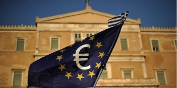 Sueddeutsche Zeitung: Πίσω από την ελληνική κρίση, το ευρώ που διχάζει την Ευρώπη