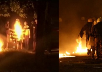 Αναρχικοί έκαψαν την ελληνική σημαία στα Εξάρχεια