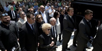 Πάνδημο «αντίο» στον Παύλο Γιαννακόπουλο (φωτο, βίντεο)