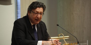 Πέθανε ο εγκληματολόγος Βασίλης Καρύδης