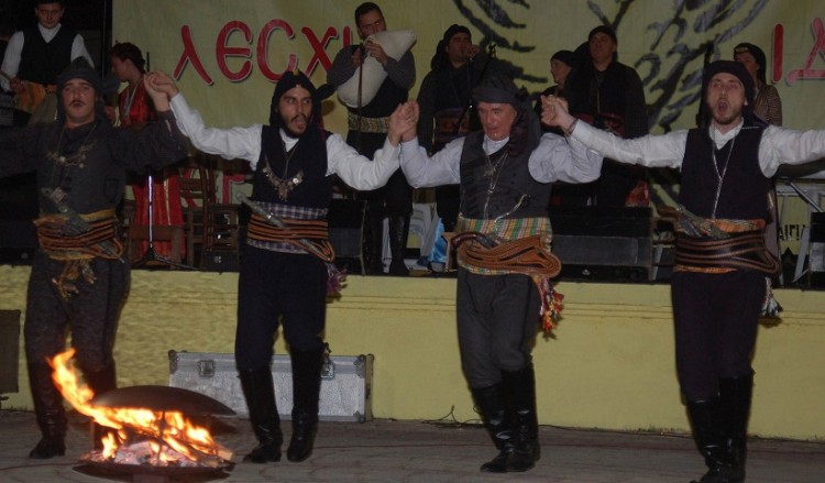 Με ποντιακή λύρα το έθιμο του Κλήδονα στο Κομνήνειο (βίντεο)