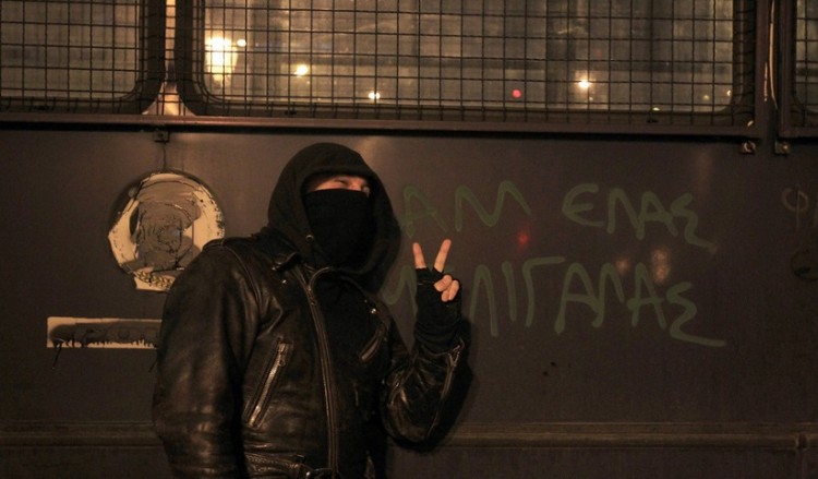 Θέλαμε να τους κάψουμε: Οι αναρχικοί για την επίθεση στα ΜΑΤ