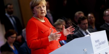 Στην Αρμενία η Μέρκελ – Επίσκεψη και στο μνημείο για τη Γενοκτονία