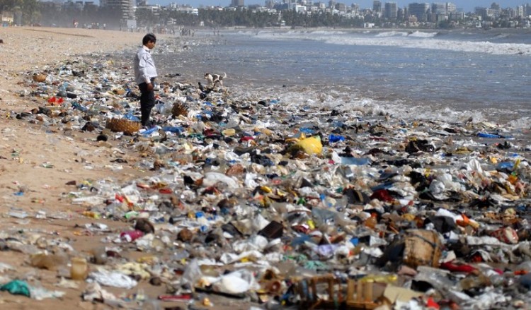 Παγκόσμιος σκουπιδοντενεκές πλαστικών αποβλήτων οι θάλασσες της Ασίας