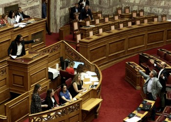 Εισαγγελική έρευνα για το παραλήρημα Μπαρμπαρούση στη Βουλή