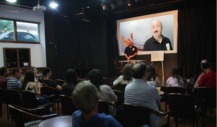 Στη Λάρισα ο γνωστός σκιτσογράφος Δημήτρης Νικολαΐδης