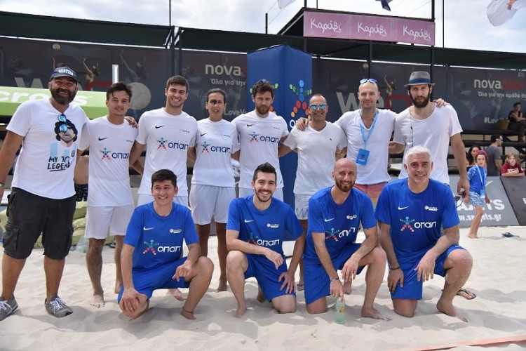 Νικοπολίδης και Παπαδόπουλος παίζουν footvolley στον Σχοινιά (φωτο, βίντεο)