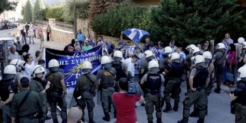 Διαμαρτυρία σε εκδήλωση του ΣΥΡΙΖΑ στην Παιανία για το Σκοπιανό