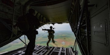 Ο Τραμπ χοντραίνει το παιχνίδι με τη Γερμανία – Μειώνει τον αριθμό των Αμερικανών στρατιωτών στη χώρα