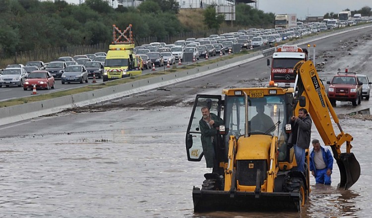 Αποκαθίσταται η κυκλοφορία στην Αθηνών-Κορίνθου και στην Αττική Οδό