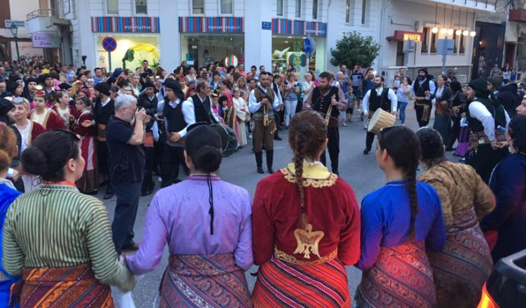 Ένας παραδοσιακός ποντιακός γάμος ξεσήκωσε την Κομοτηνή (βίντεο)