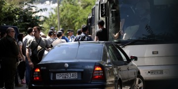 Αναβλήθηκε για το 2019 η δίκη των μελών του Ρουβίκωνα