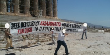 Πανό στην Ακρόπολη από τον Ρουβίκωνα υπέρ του Κουφοντίνα