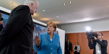 Γερμανία: Ο Χορστ Ζέεχοφερ αποχώρησε από την ηγεσία της CSU