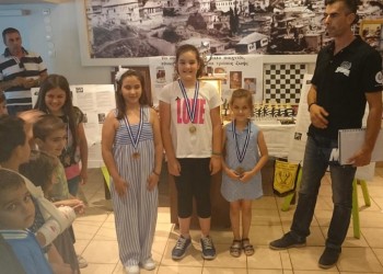 30 μαθητές έπαιξαν σκάκι στο διαγωνισμό της Ευξείνου Λέσχης Νάουσας