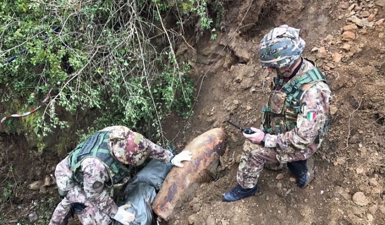 Ιταλοί στρατιώτες στο πλευρό των Κούρδων YPG στην Ντέιρ αλ-Ζορ της Συρίας