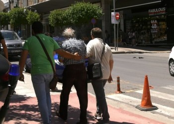 Η ιατροδικαστής καίει τον δικηγόρο από τη Λαμία που κακοποιούσε την εγγονή του