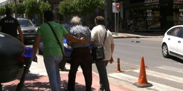 Η ιατροδικαστής καίει τον δικηγόρο από τη Λαμία που κακοποιούσε την εγγονή του