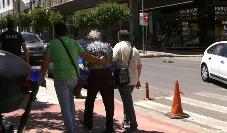 Η ιατροδικαστής καίει τον δικηγόρο από τη Λαμία που κακοποιούσε την εγγονή του