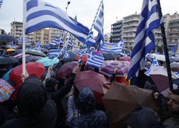 Υπό βροχή το νέο συλλαλητήριο για τη Μακεδονία στη Θεσσαλονίκη