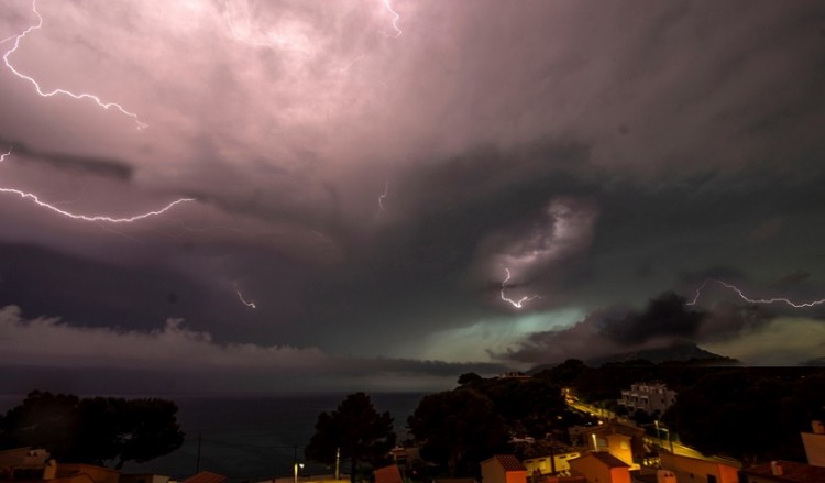 103.000 κεραυνοί έπεσαν στην Ελλάδα τον Ιούλιο – Οι περισσότεροι των τελευταίων 14 ετών