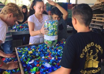 Μαζεύουν καπάκια και χαρίζουν χαμόγελα στην Εύξεινο Λέσχη Χαρίεσσας