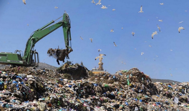 Πρόβλημα με τα σκουπίδια στον Πειραιά λόγω υπερφόρτωσης στον ΧΥΤΑ Φυλής