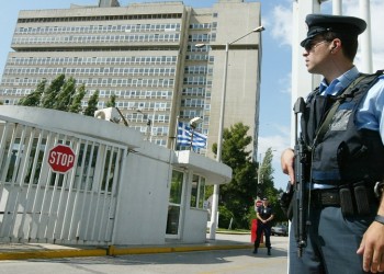 Μέλη του Ρουβίκωνα μπήκαν στο υπ. Προστασίας του Πολίτη – Έγιναν συλλήψεις