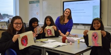 Άντρια Ζαφειράκου: Η «καλύτερη δασκάλα» προσφέρει 1.000.000 δολάρια σε φιλανθρωπίες