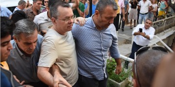 Σμύρνη: Αναχώρησε o Αμερικανός πάστορας Μπράνσον