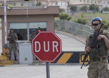 Η ΕΕ ανησυχεί για τις καταδίκες ακτιβιστών ανθρωπίνων δικαιωμάτων στην Τουρκία
