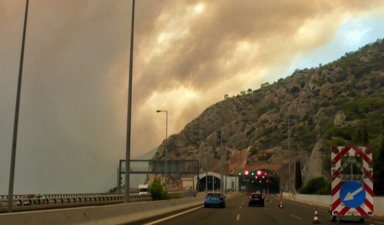 Κλειστή η Εθνική Οδός Αθηνών-Κορίνθου – Δεν εκτελούνται δρομολόγια ΚΤΕΛ