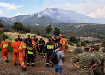 Σε ύφεση οι πυρκαγιές στα μέτωπα της Κινέτας και της Καλλιτεχνούπολης