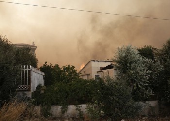 Φωτιές σε όλη την ανατολική Αττική: Καίγονται Νέος Βουτζάς, Μάτι, Άγιος Ανδρέας