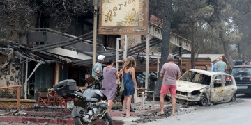 Ποντιακοί σύλλογοι στέλνουν κι άλλα φορτία αγάπης στους πυρόπληκτους της Αττικής