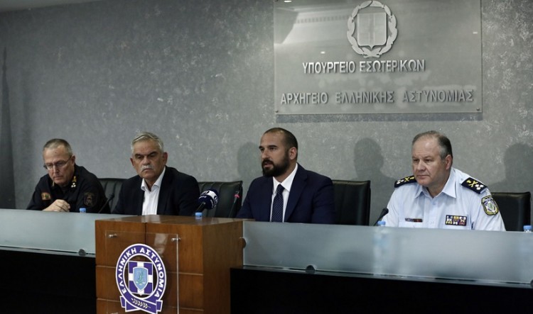 Η κυβέρνηση για τις πυρκαγιές στην Αττική: Υπάρχουν στοιχεία εμπρησμού ενώ οι άνεμοι ήταν φονικοί