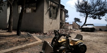 Φονική πυρκαγιά στο Μάτι: Δεύτερο αίτημα του ανακριτή για αναβάθμιση κατηγορητηρίου