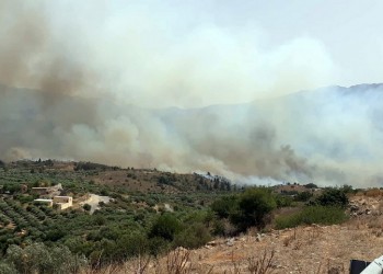 Μαίνονται οι φωτιές σε Χανιά, Κόρινθο και Φθιώτιδα