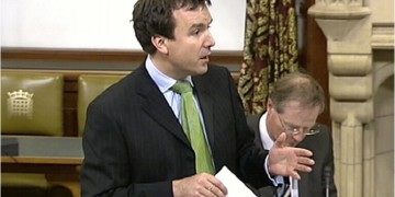 Παραιτήθηκε Βρετανός υφυπουργός – Έστειλε 2.000 ερωτικά μηνύματα σε δύο γυναίκες