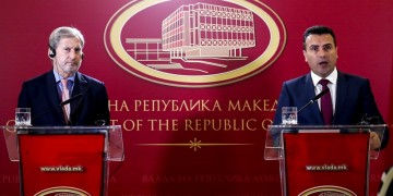 Επίτροπος Χαν: Τα Σκόπια έχουν ραντεβού με την ιστορία