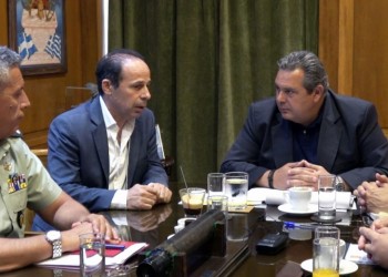 Οργή κατοίκων προς τον Καμμένο στη Ραφήνα – Μας αφήσατε στο έλεος του Θεού (βίντεο)