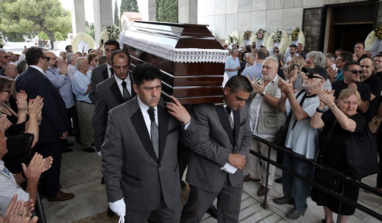 Το τελευταίο αντίο στον Μάνο Ελευθερίου