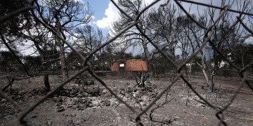 Νέα μήνυση κατά Δούρου, Ψινάκη και κράτους για τη φωτιά στο Μάτι