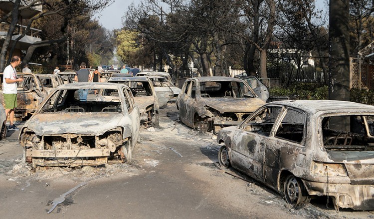 «Οι απανθρακωμένοι μοιάζουν με κούκλες» – Αβάσταχτος πόνος σε Μάτι και Κόκκινο Λιμανάκι