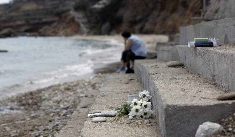 Στους 93 οι νεκροί από τη φωτιά – Πέθανε 78χρονη εγκαυματίας