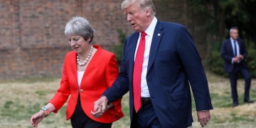 Τραμπ σε Μέι: Κάνε αγωγή την ΕΕ. Μην πας σε διαπραγματεύσεις